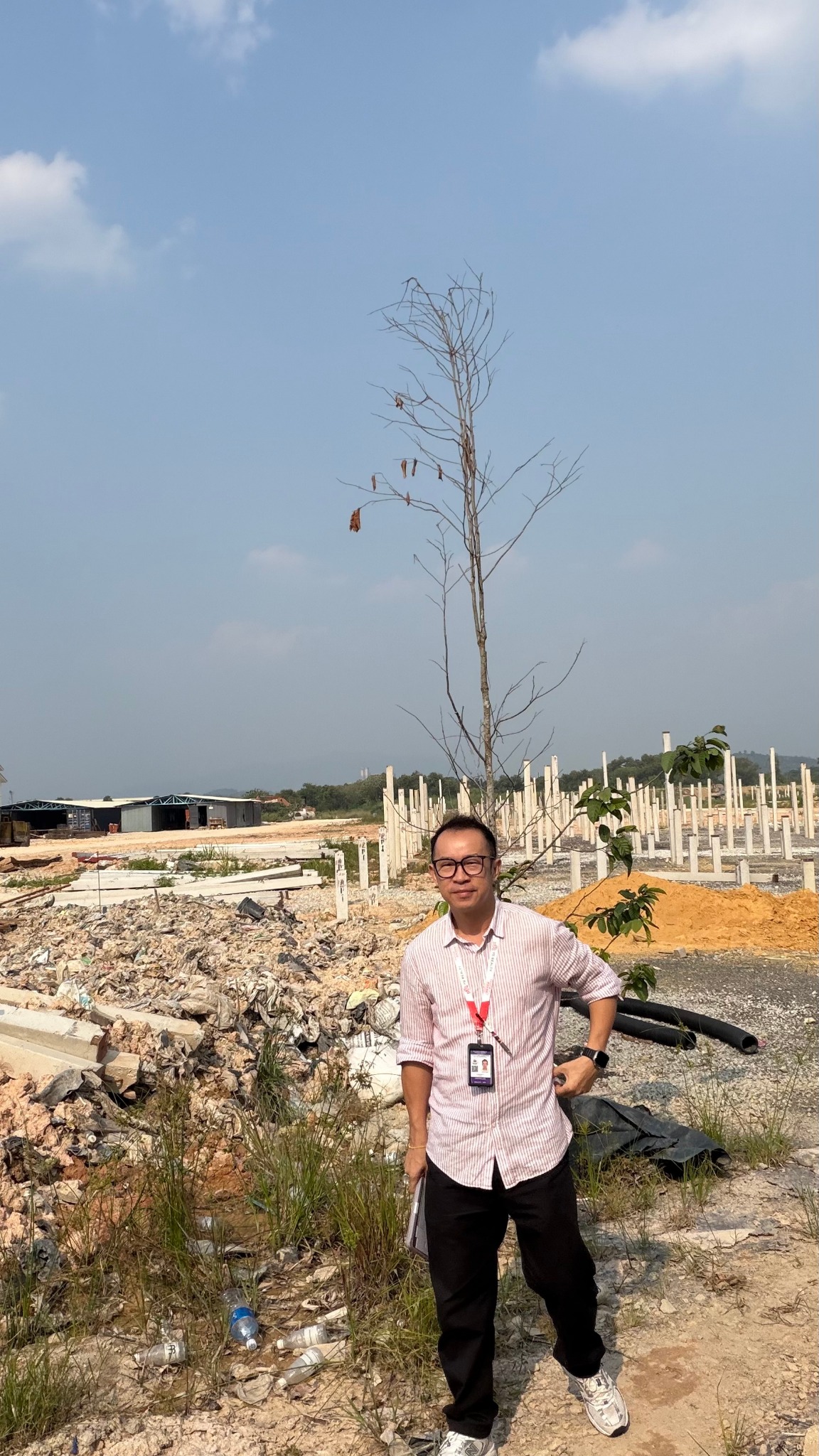 Alan 在项目现场观察