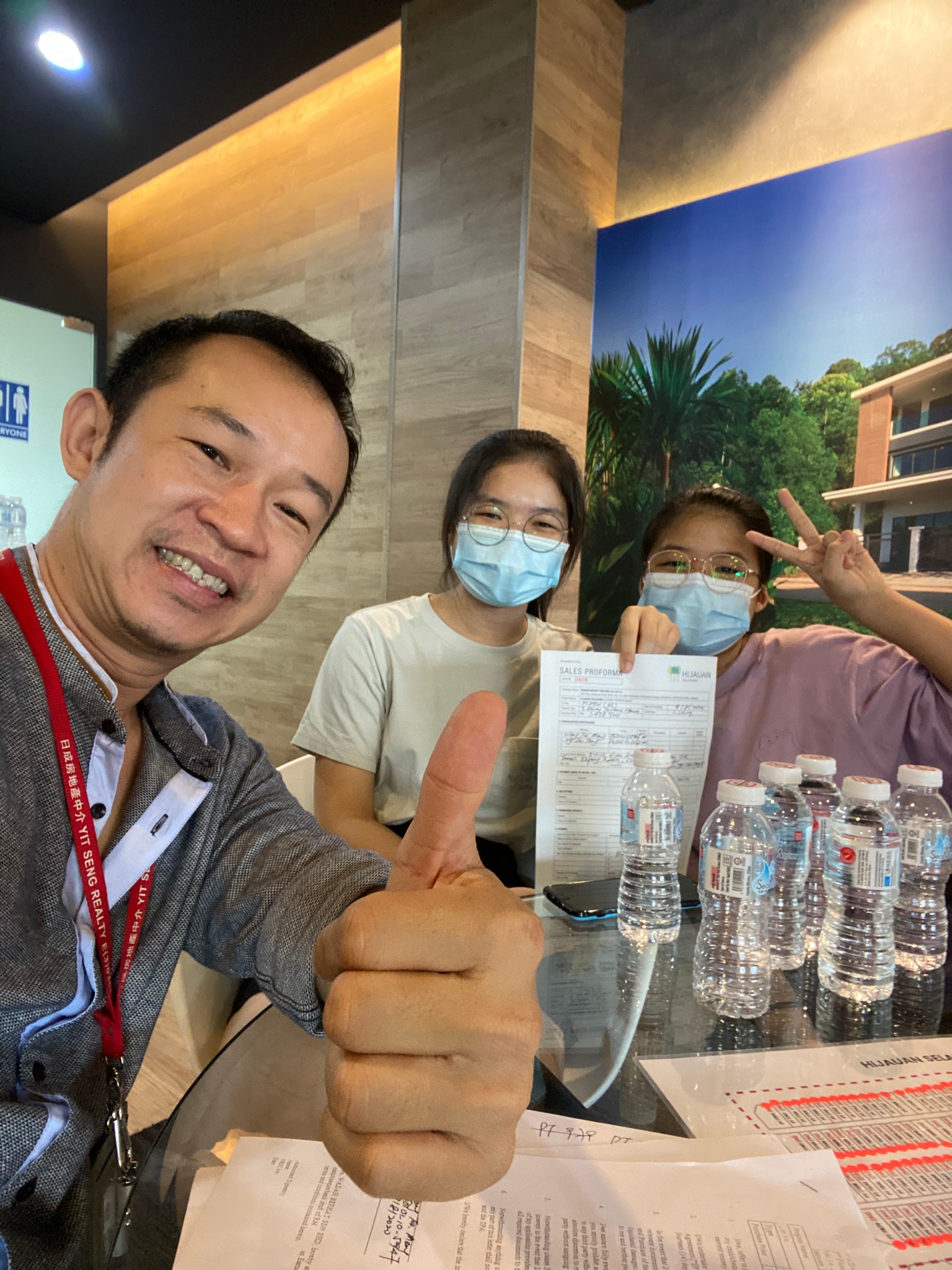 Alan 与两母女完成 RM1.2m 排屋购买手续