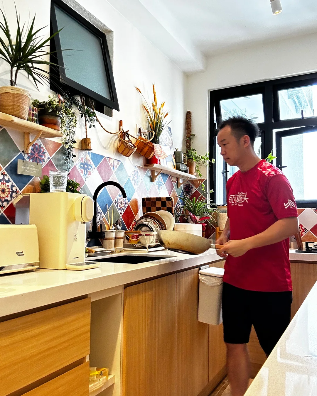 Alan 在厨房学煮饭