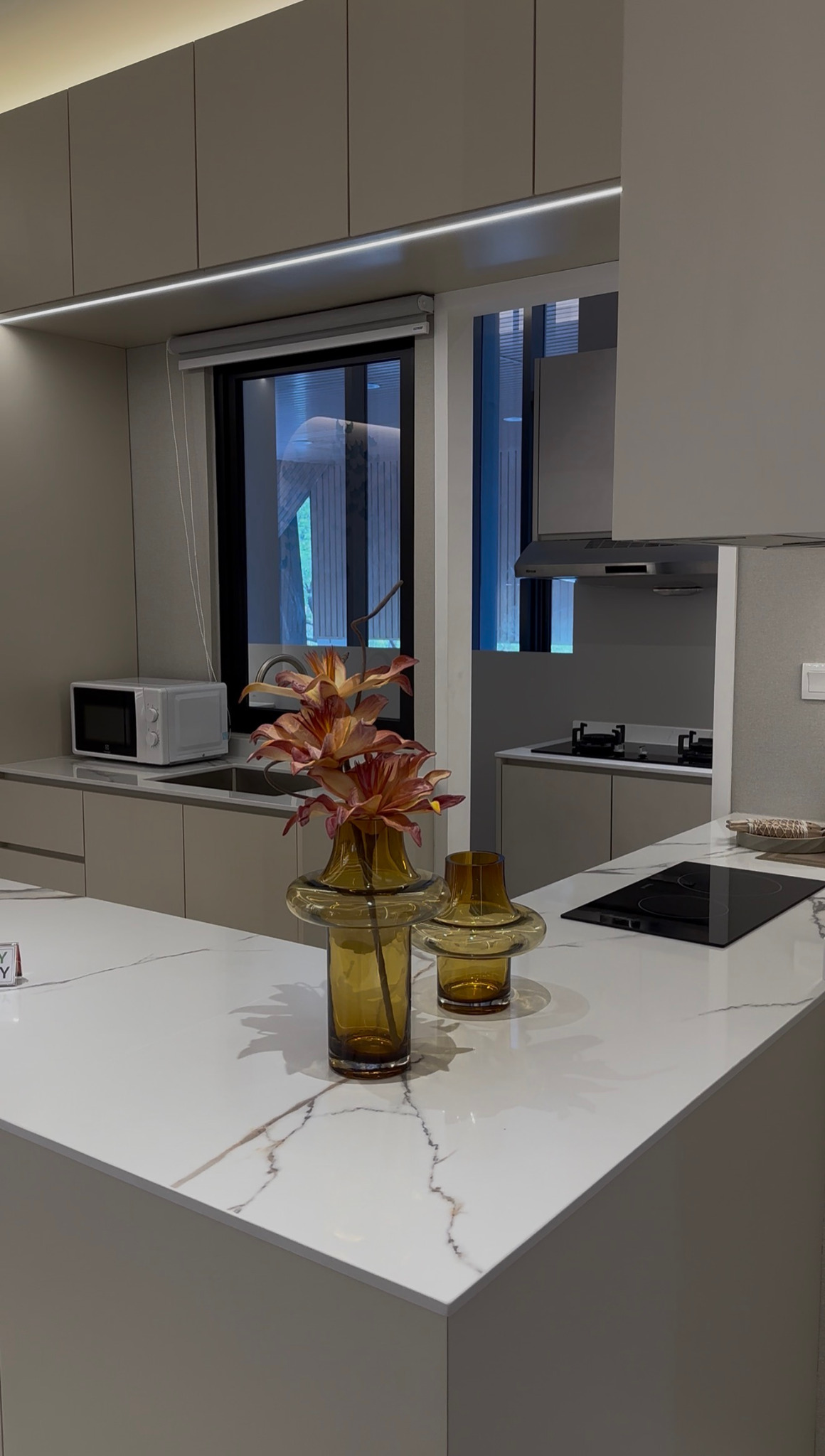 Laverra show unit kitchen